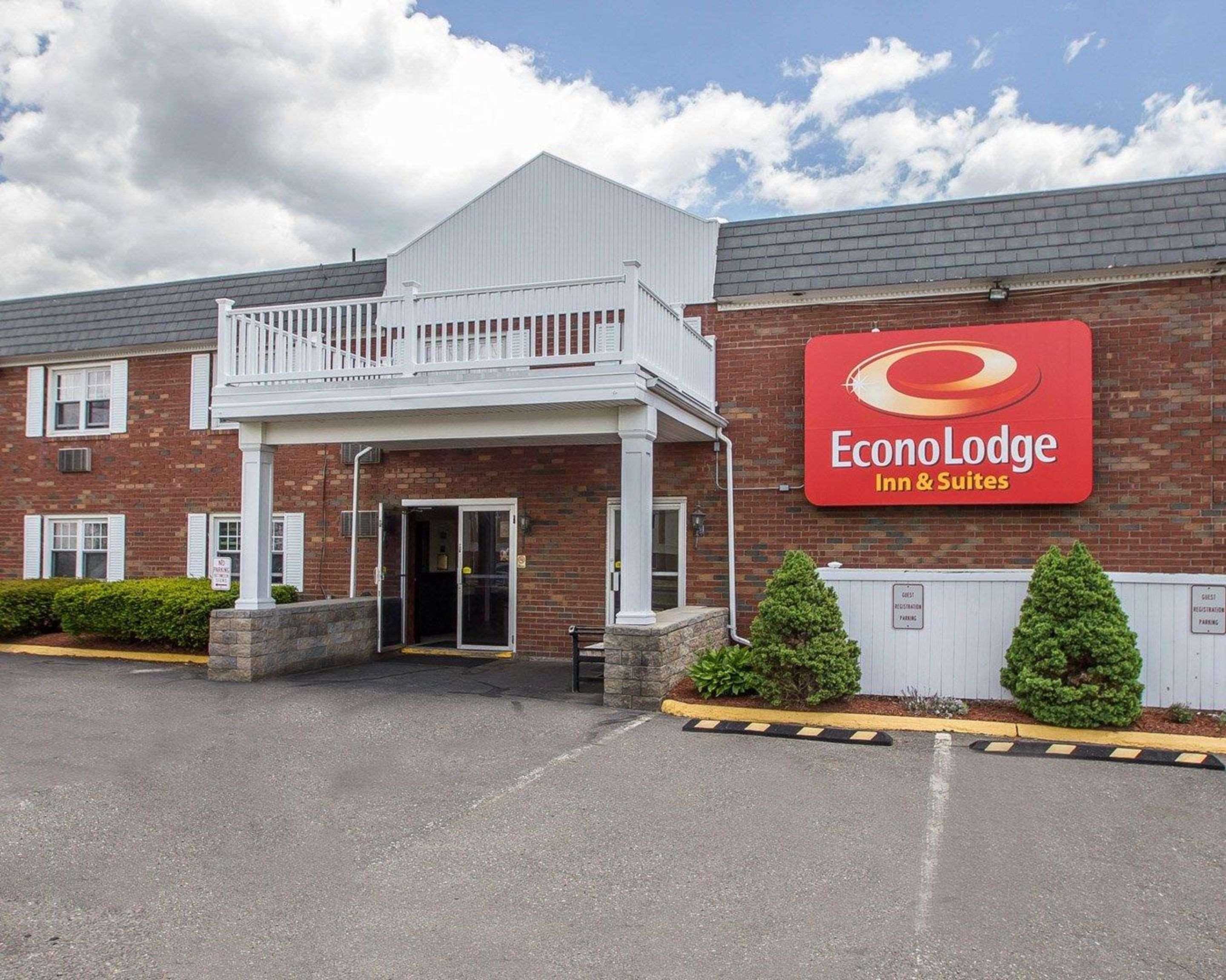 Econo Lodge Inn & Suites Windsor Windsor Locks Exterior photo